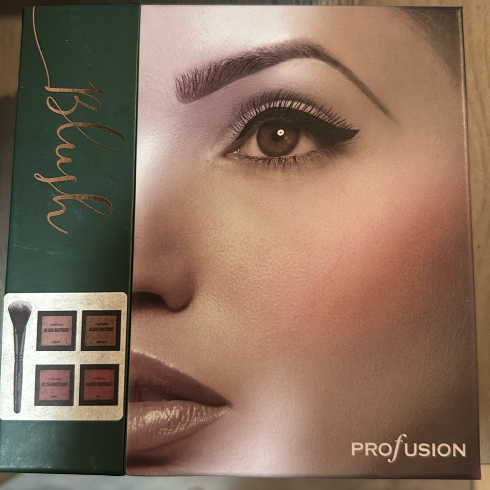 PROFUSION BLUSH BOUTIQUE PALETTE
